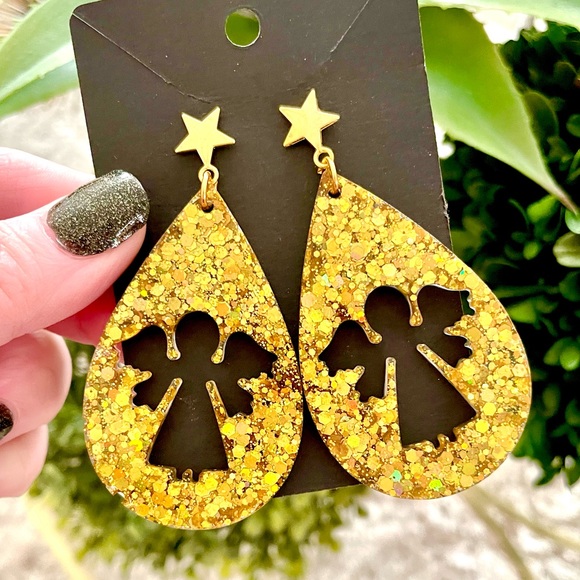 Acrylic Angel Earrings - Picture 2 of 3